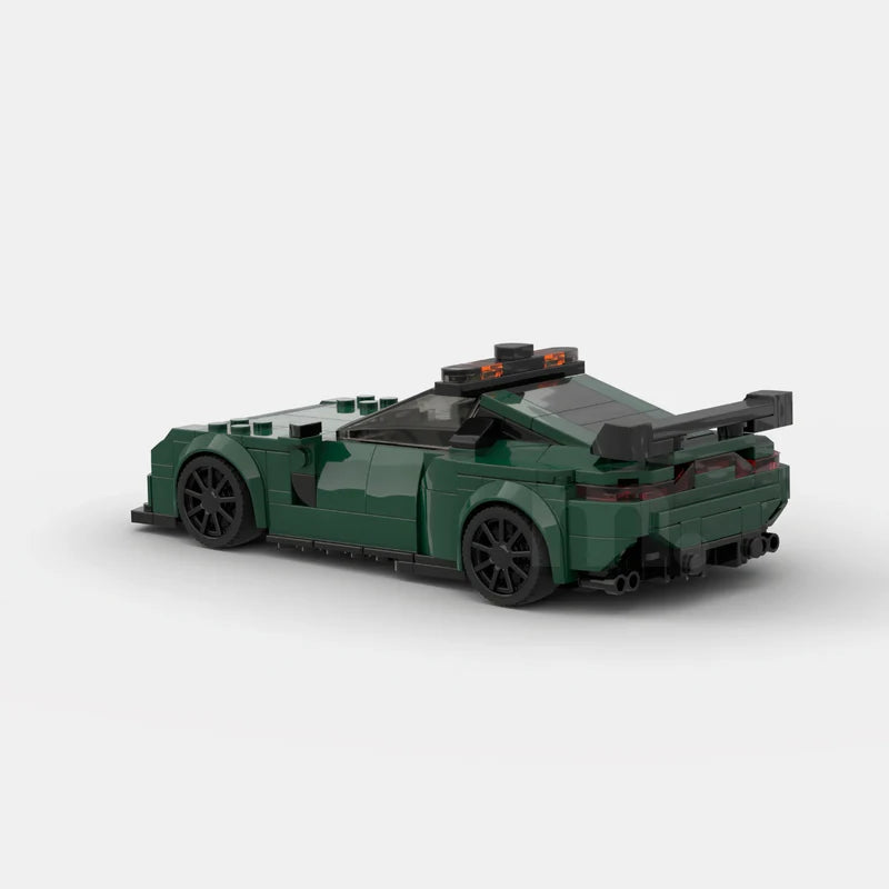 Aston Martin Vantage | Saugos Automobilis