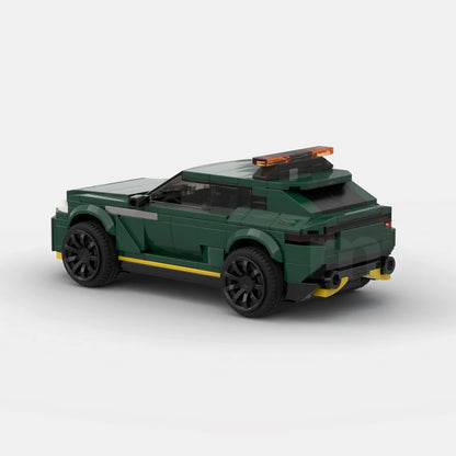 Aston Martin DBX707 | Medicinos Automobilis